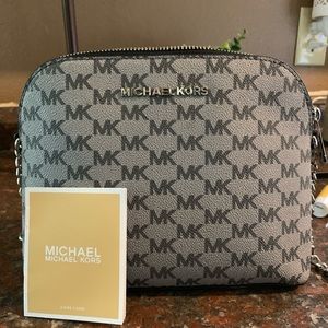 Michael kors crossbody purse